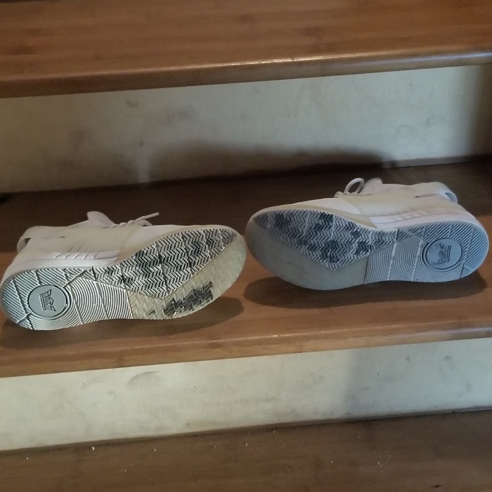 Shoes - Picture 6 of 6